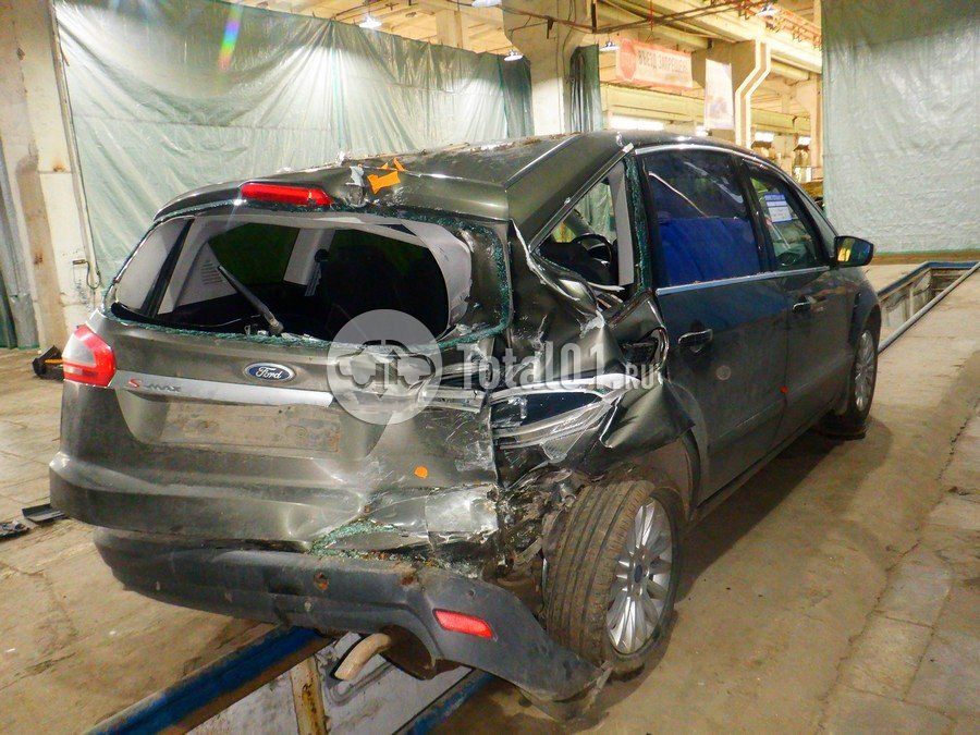 Фото Ford S-MAX 14