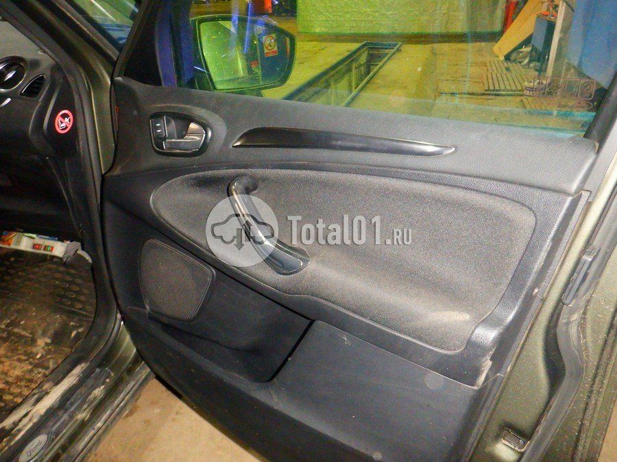 Фото Ford S-MAX 18