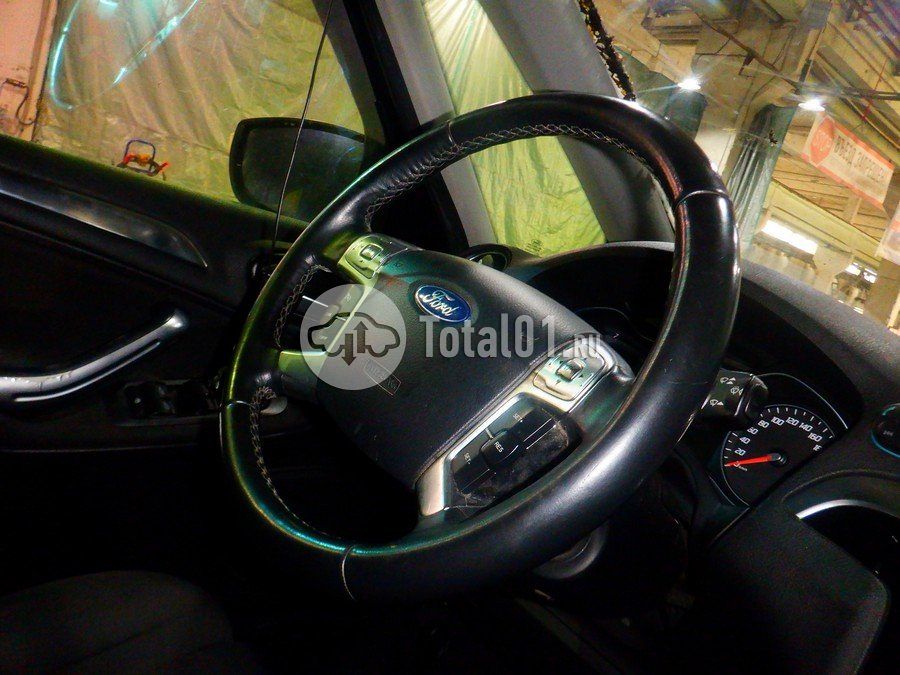 Фото Ford S-MAX 46