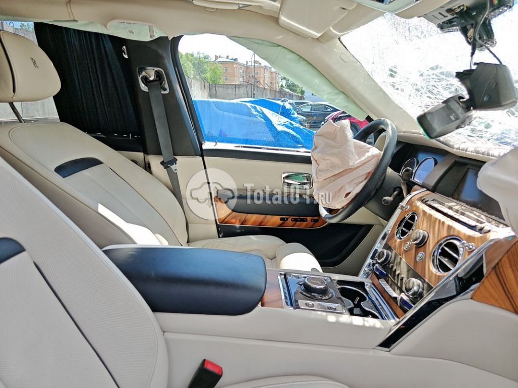 Фото Rolls-Royce Cullinan 10