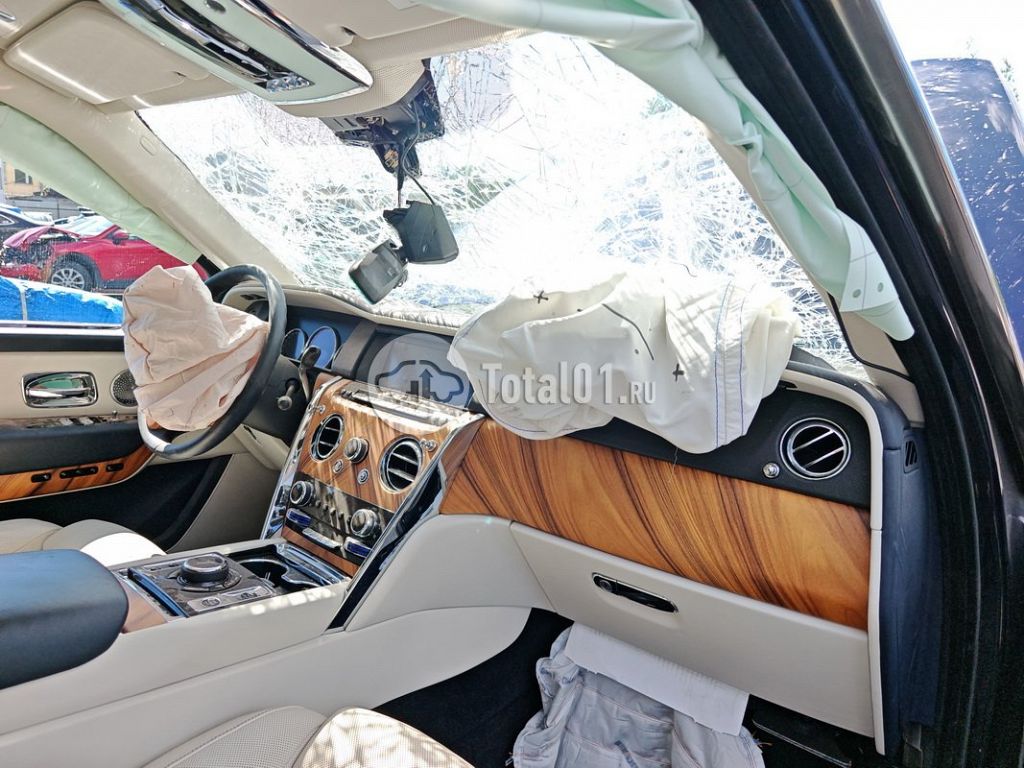 Фото Rolls-Royce Cullinan 14