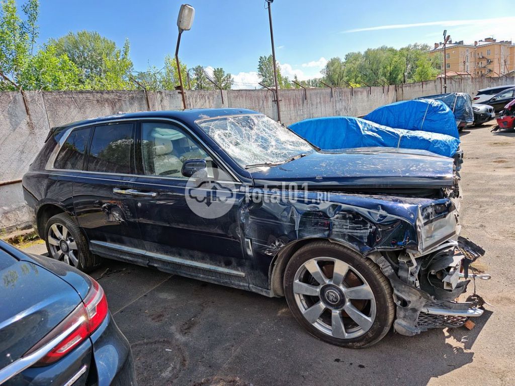 Фото Rolls-Royce Cullinan 88