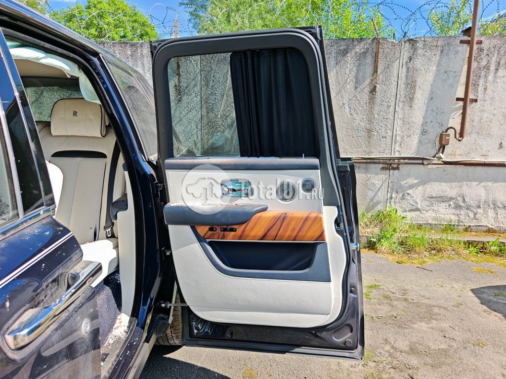 Фото Rolls-Royce Cullinan 170