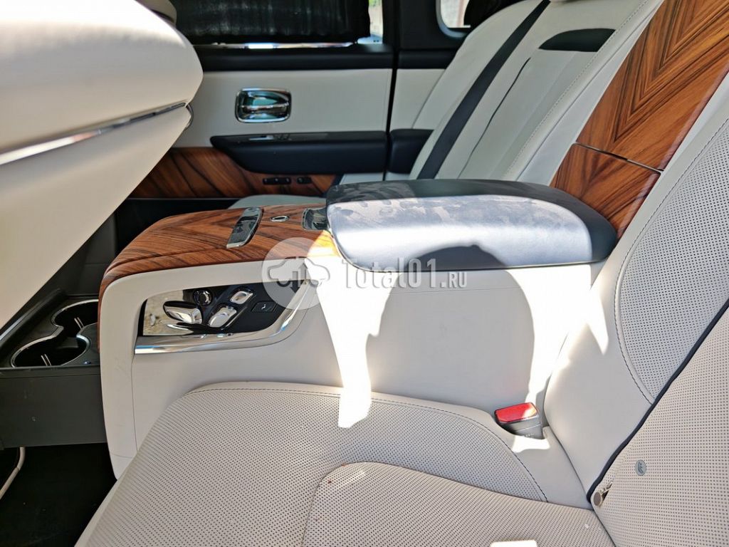 Фото Rolls-Royce Cullinan 182