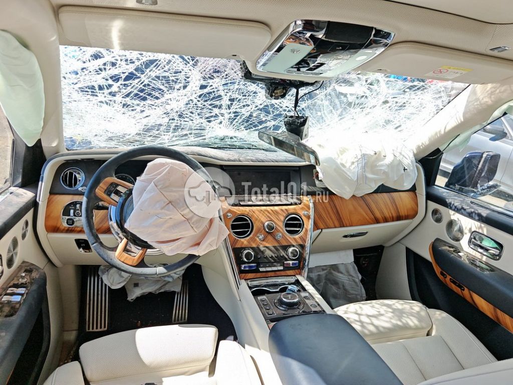 Фото Rolls-Royce Cullinan 188