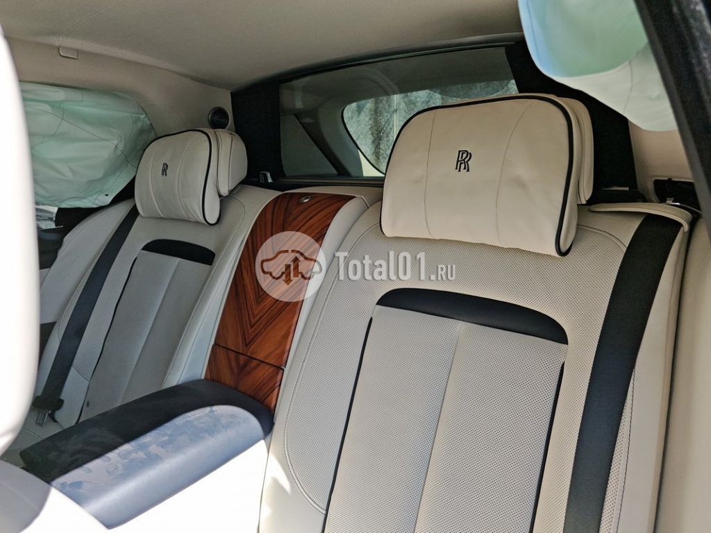 Фото Rolls-Royce Cullinan 190
