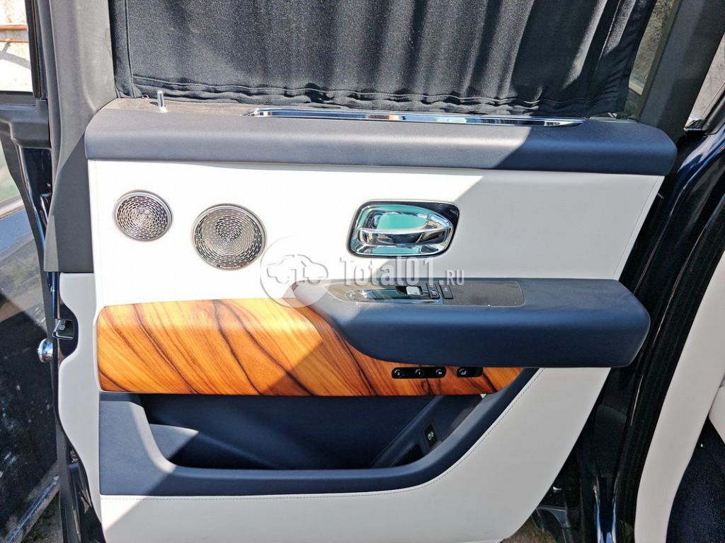 Фото Rolls-Royce Cullinan 212