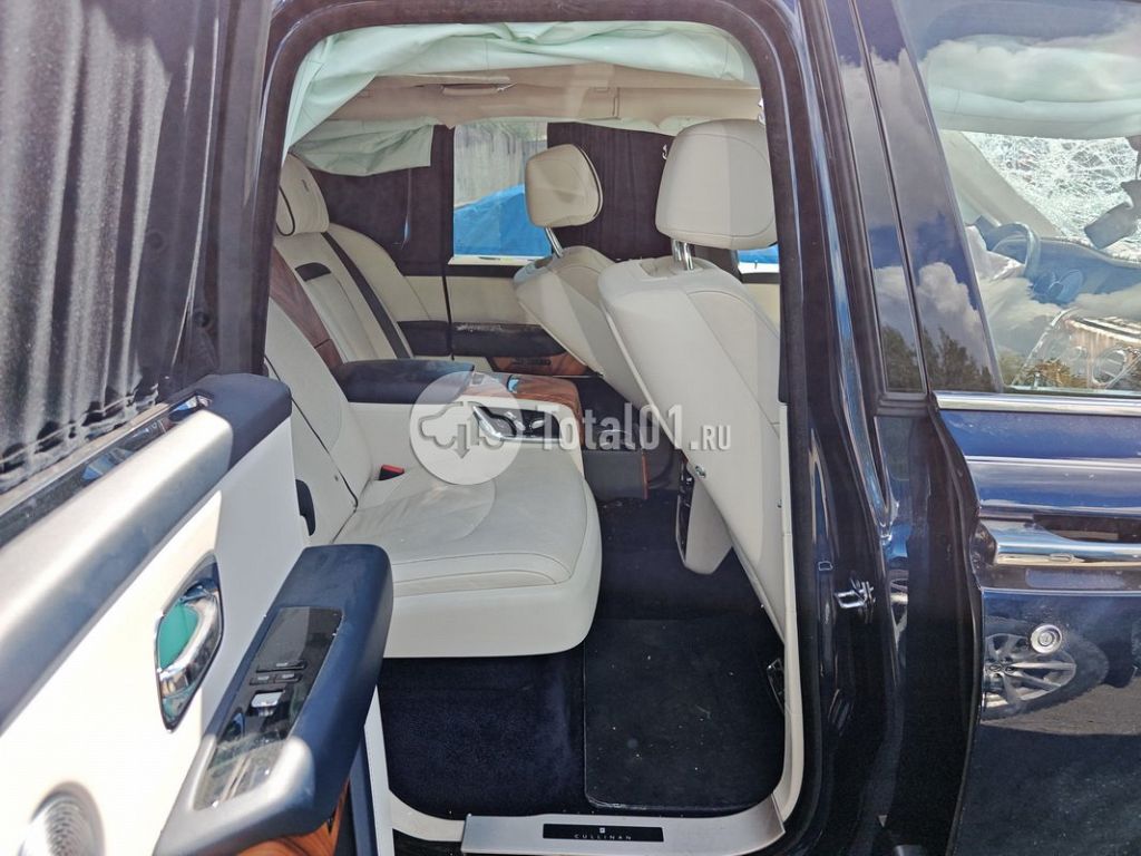 Фото Rolls-Royce Cullinan 214