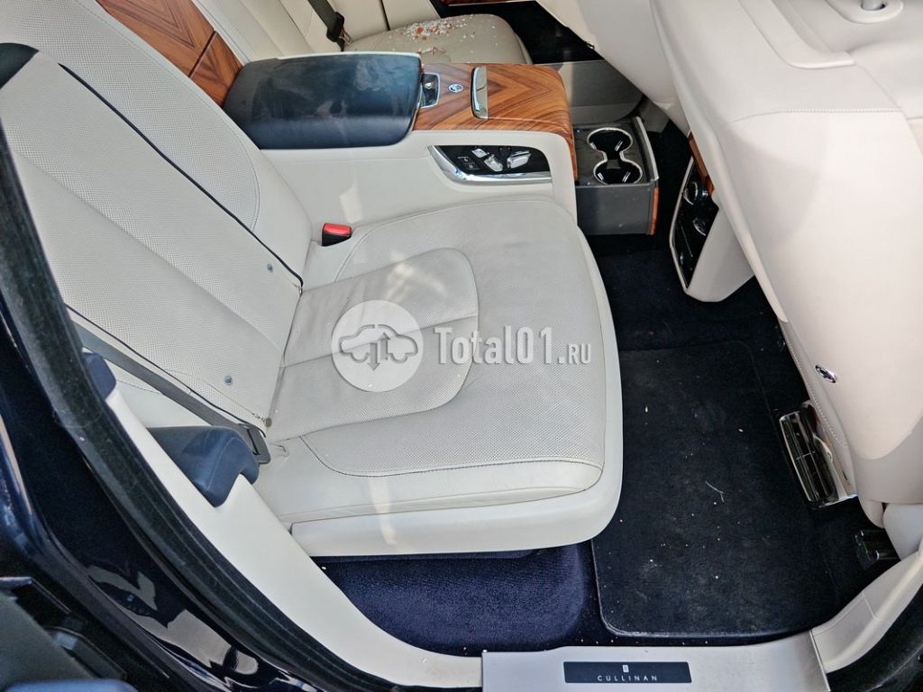Фото Rolls-Royce Cullinan 218