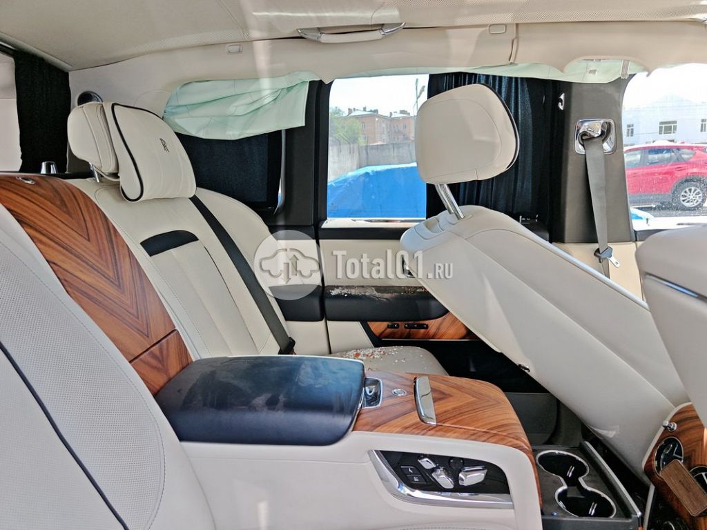 Фото Rolls-Royce Cullinan 222