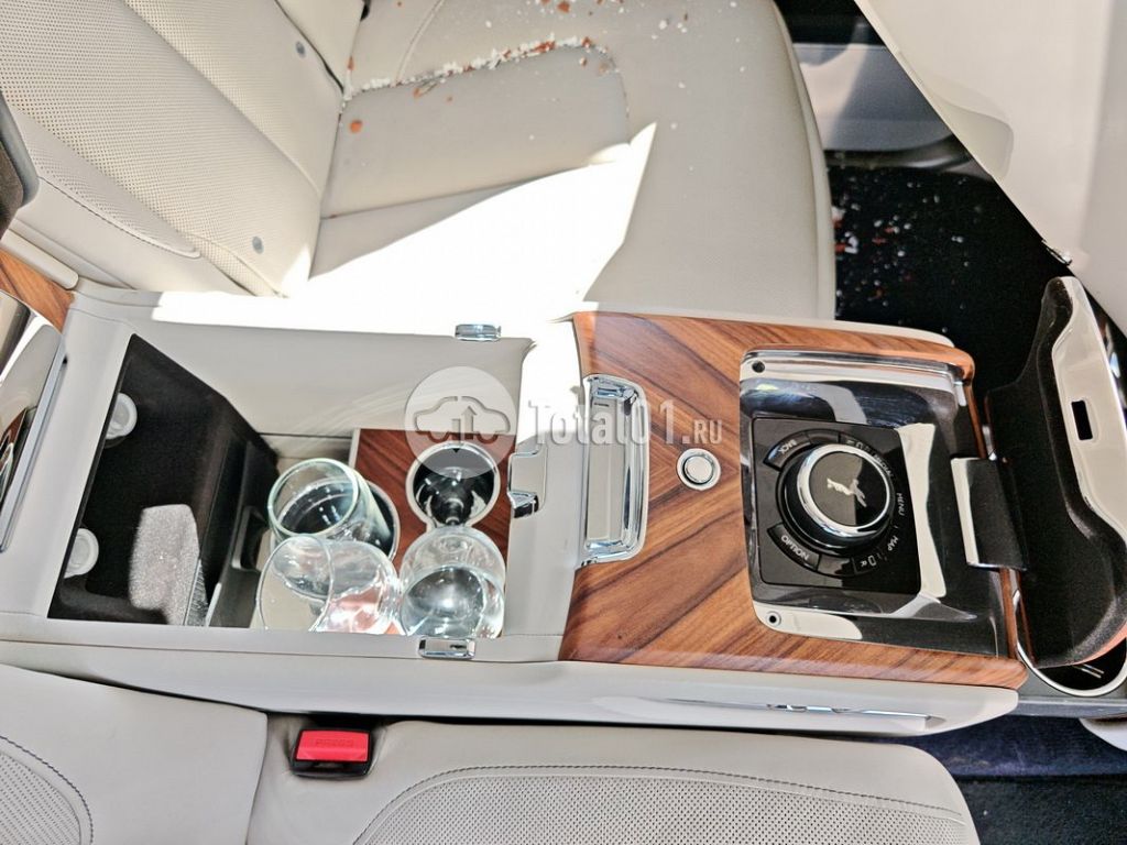 Фото Rolls-Royce Cullinan 230