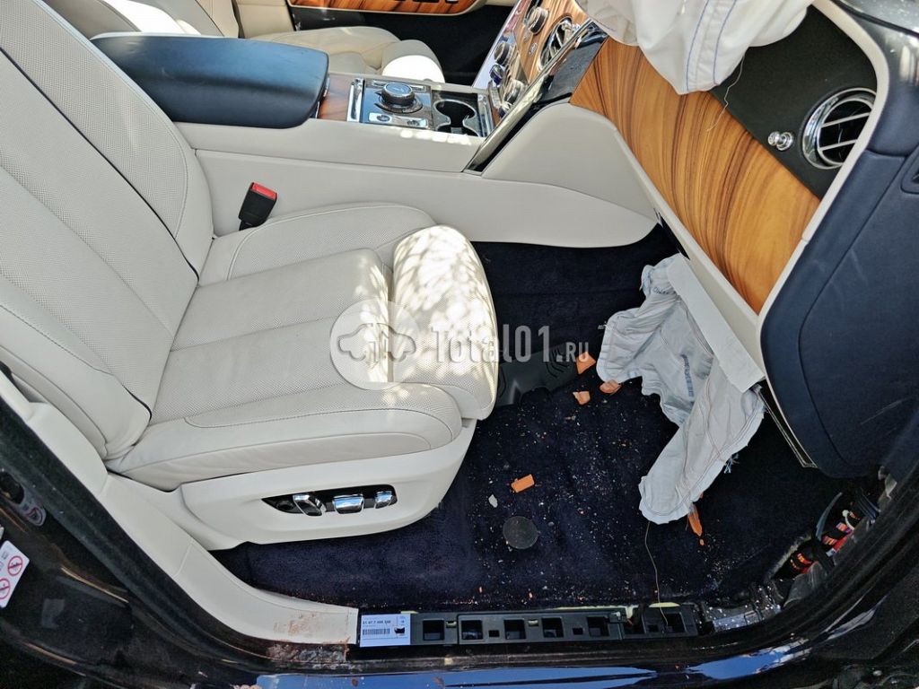 Фото Rolls-Royce Cullinan 240