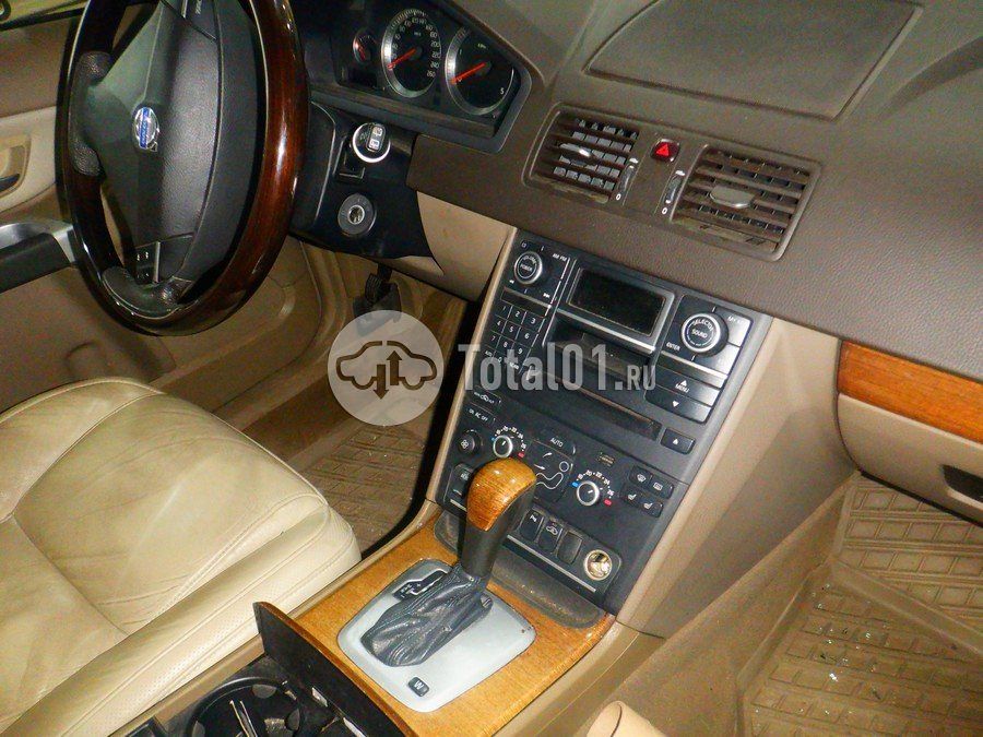Фото Volvo XC90 28