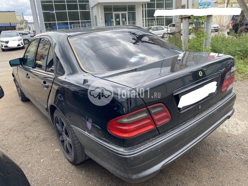 Фото Mercedes-Benz E-класс 8