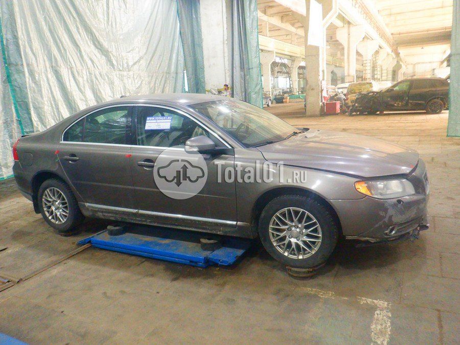 Фото Volvo S80 6