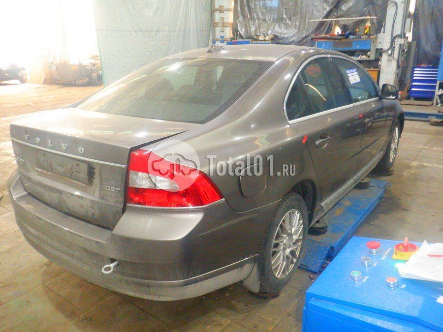 Фото Volvo S80 14