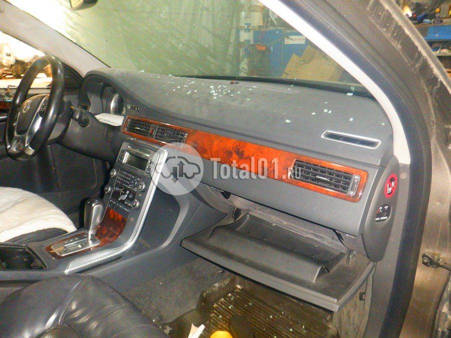 Фото Volvo S80 26
