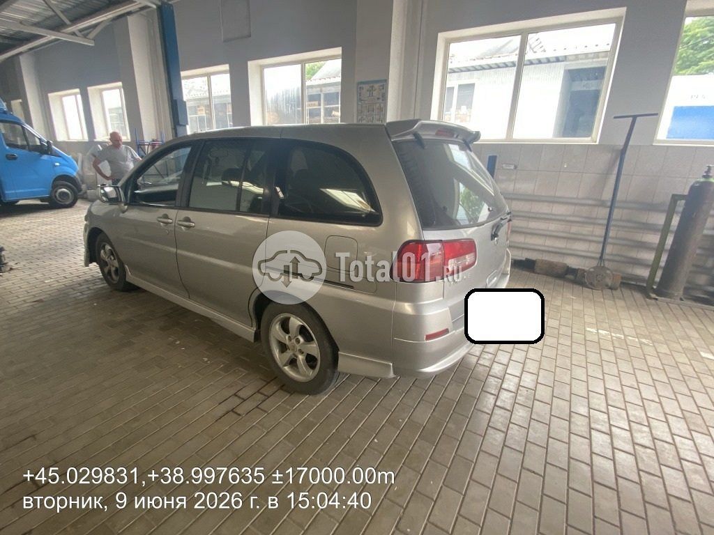 Фото Nissan Prairie 8