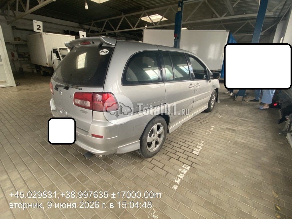 Фото Nissan Prairie 12