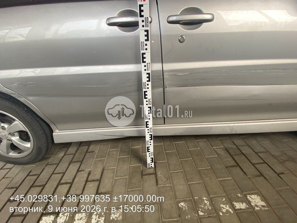 Фото Nissan Prairie 18