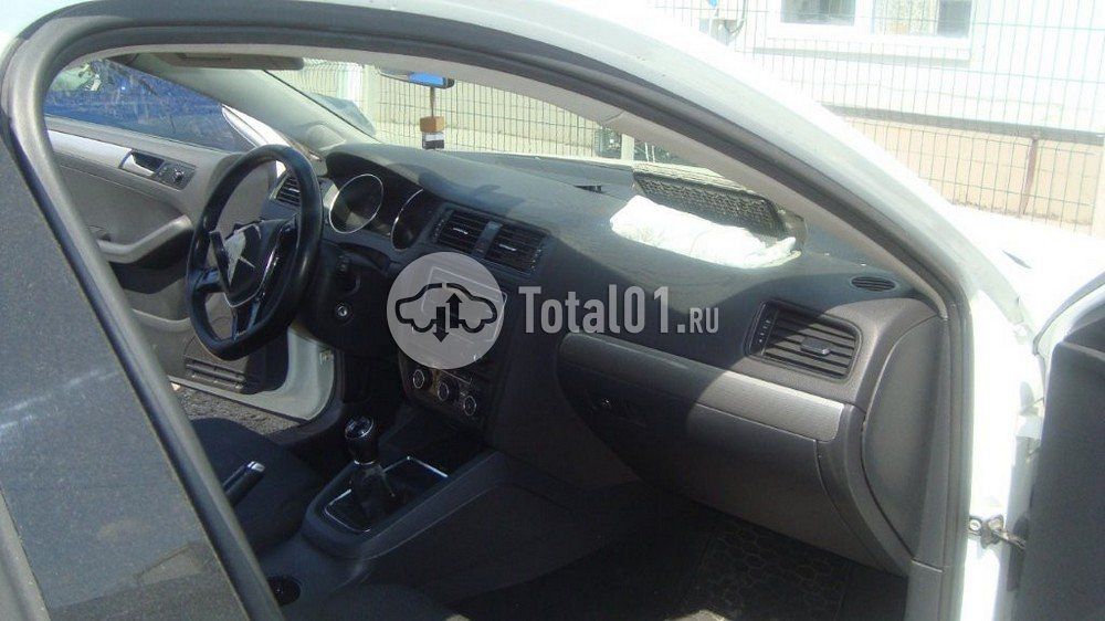 Фото Volkswagen Jetta 38