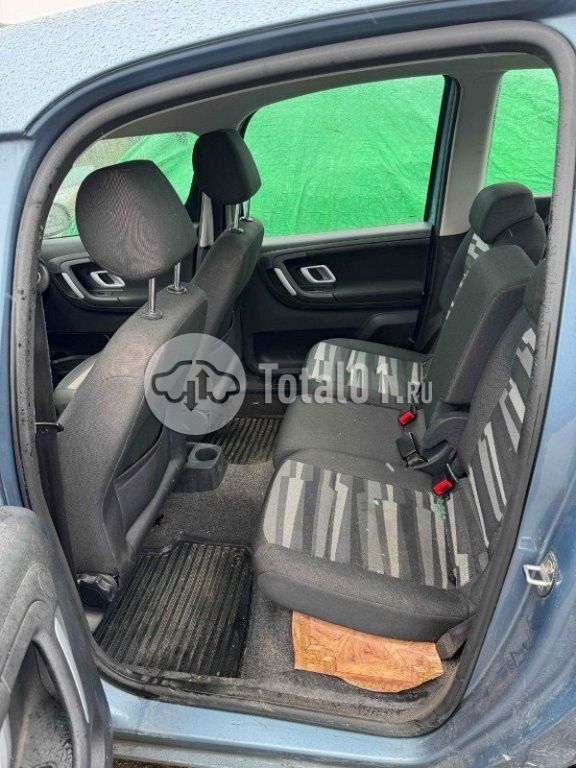 Фото Skoda Roomster 82