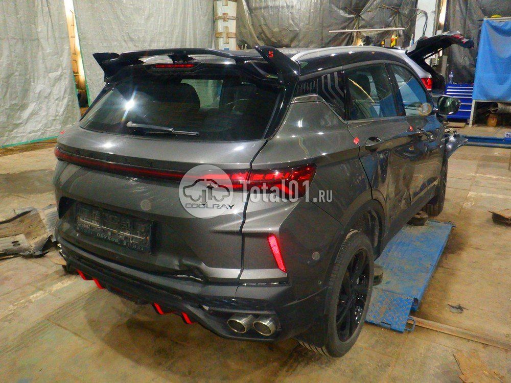 Фото Geely Coolray 12