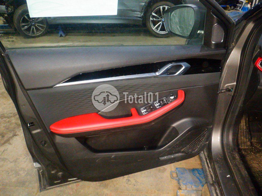 Фото Geely Coolray 22
