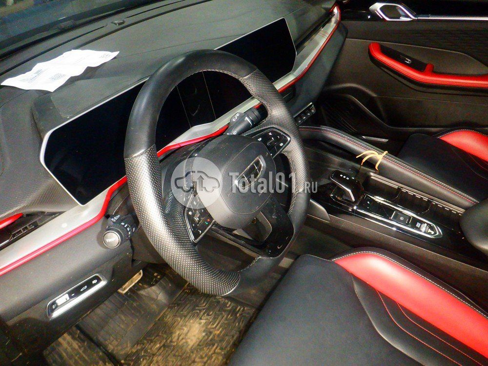 Фото Geely Coolray 28