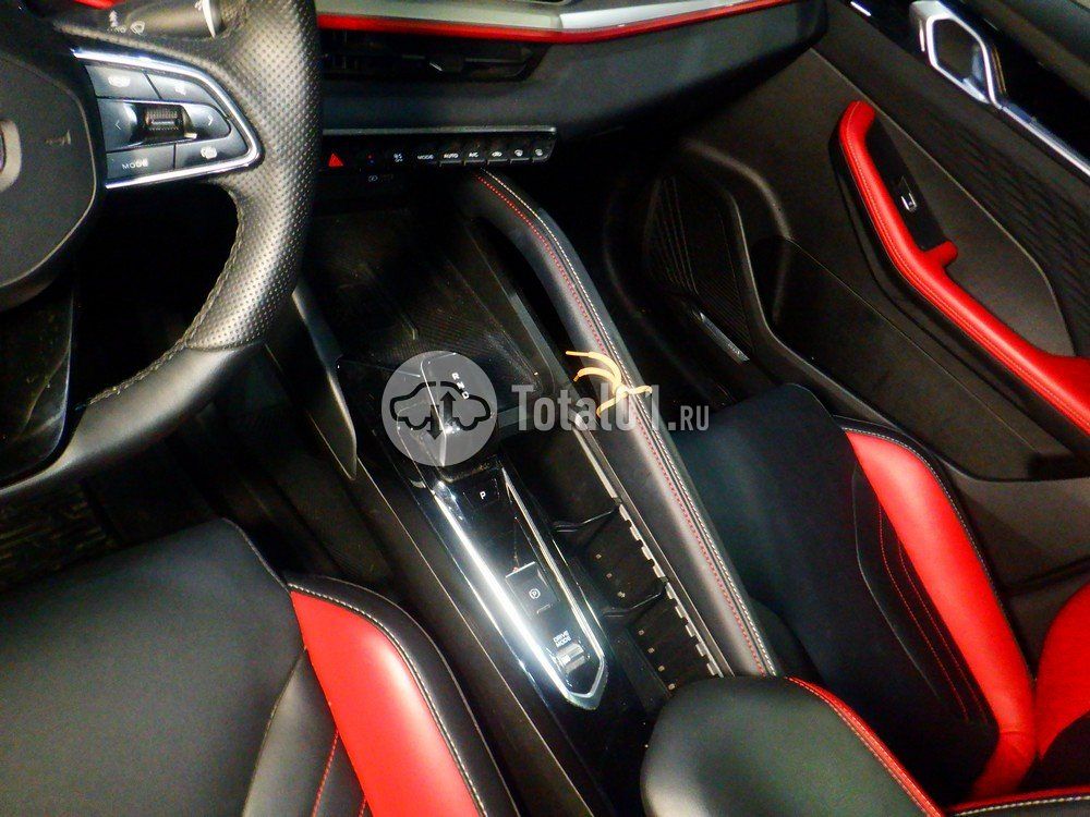 Фото Geely Coolray 36