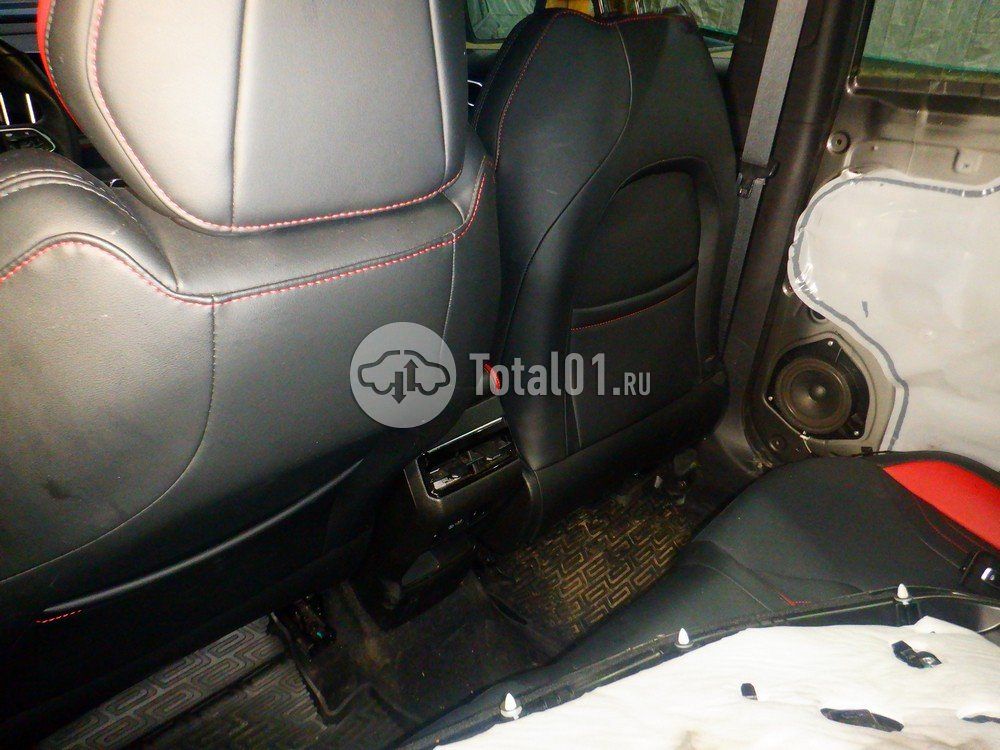 Фото Geely Coolray 54