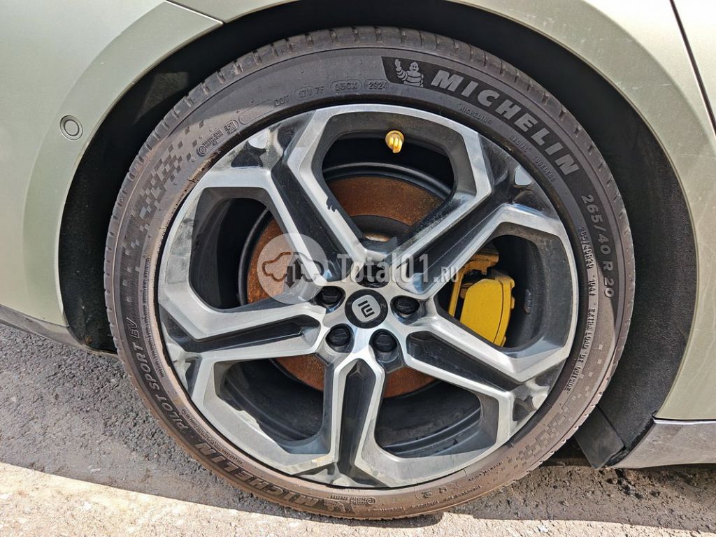 Фото Xiaomi SU7 192