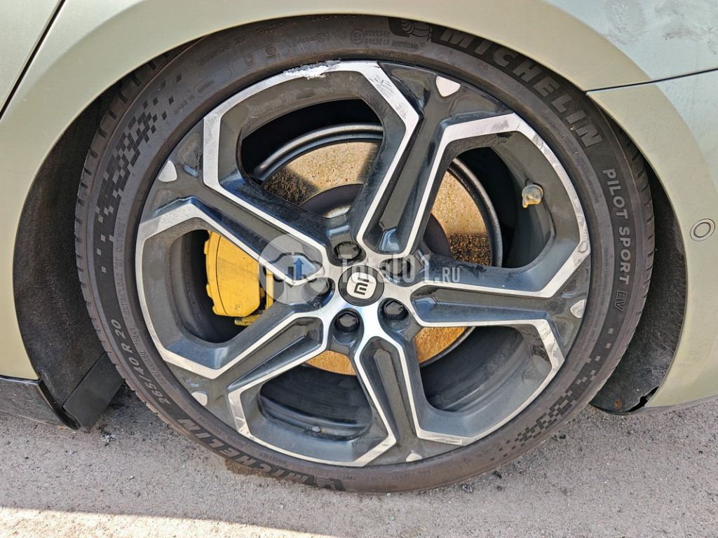 Фото Xiaomi SU7 200