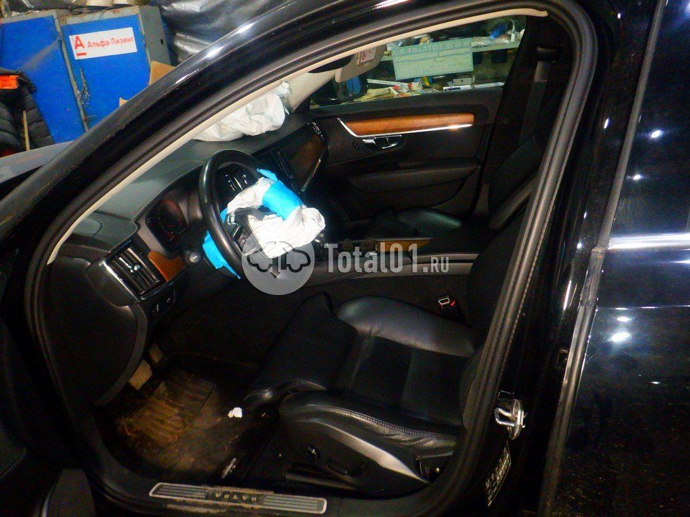 Фото Volvo S90 36