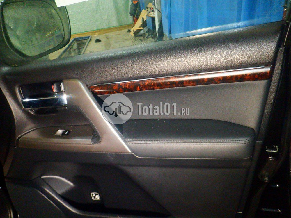 Фото Toyota Land Cruiser 116