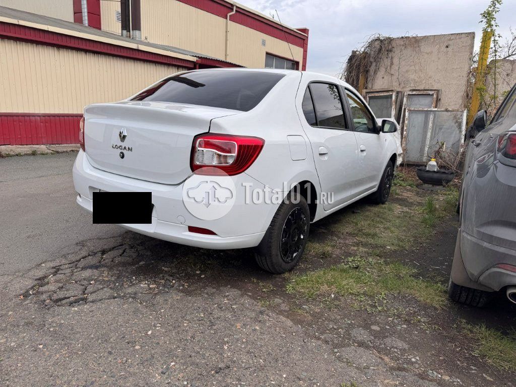 Фото Renault Logan 12