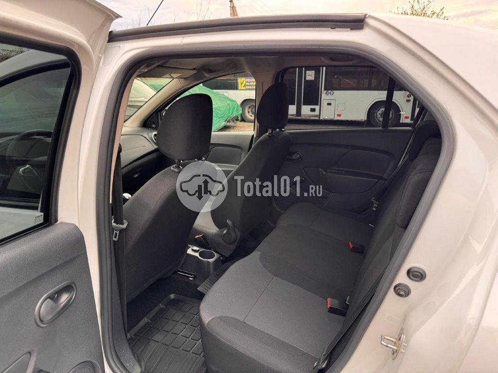 Фото Renault Logan 36