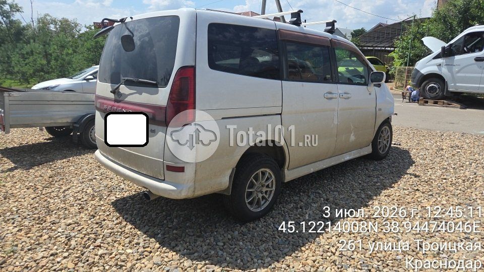 Фото Nissan Serena 8