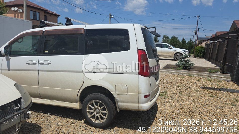 Фото Nissan Serena 14