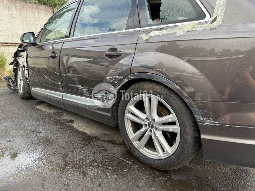 Фото Audi Q7 50