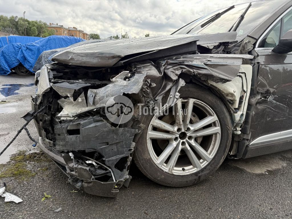 Фото Audi Q7 210