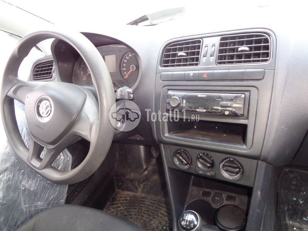 Фото Volkswagen Polo 28