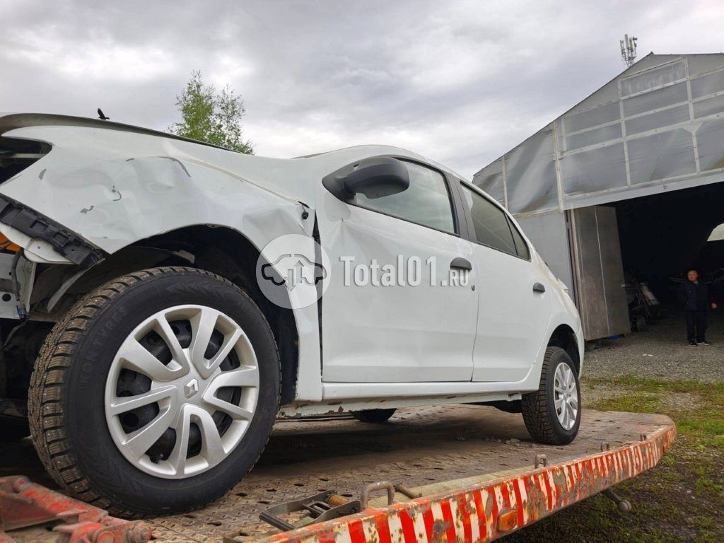 Фото Renault Logan 12