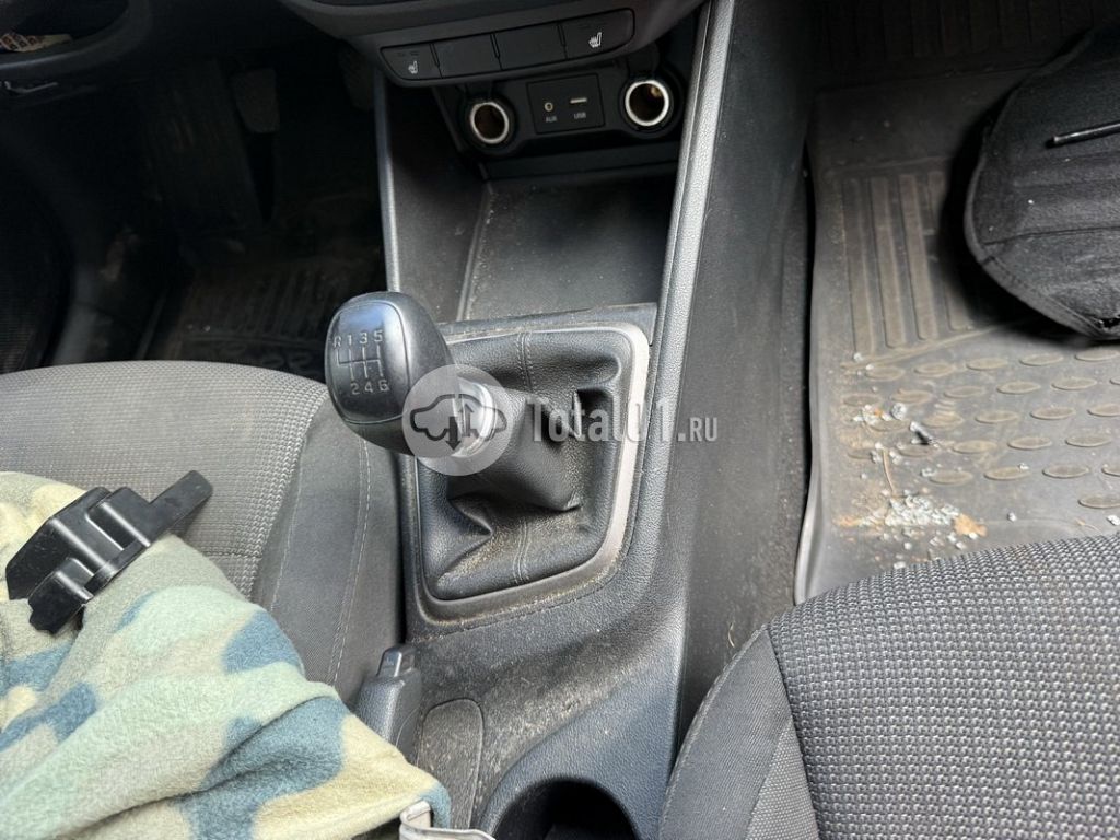 Фото Hyundai Solaris 100