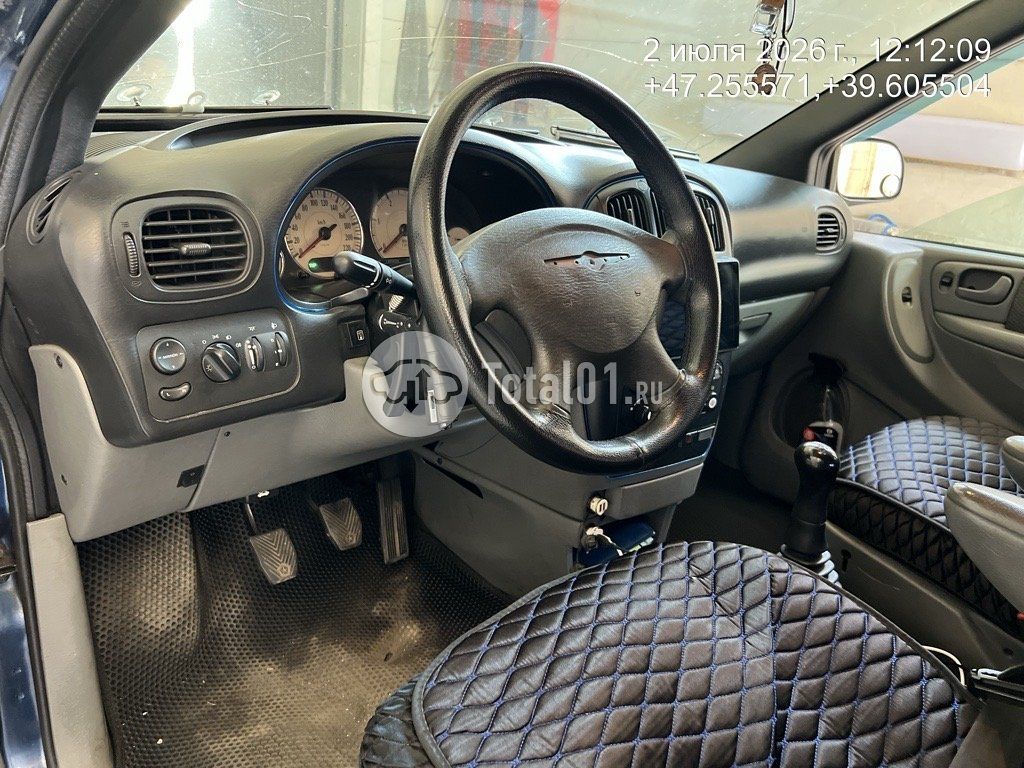 Фото Chrysler Voyager 14