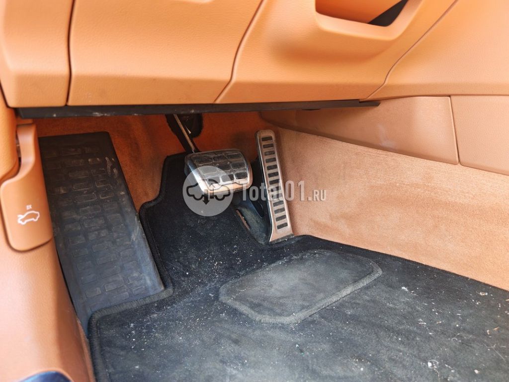 Фото Hongqi H9 94