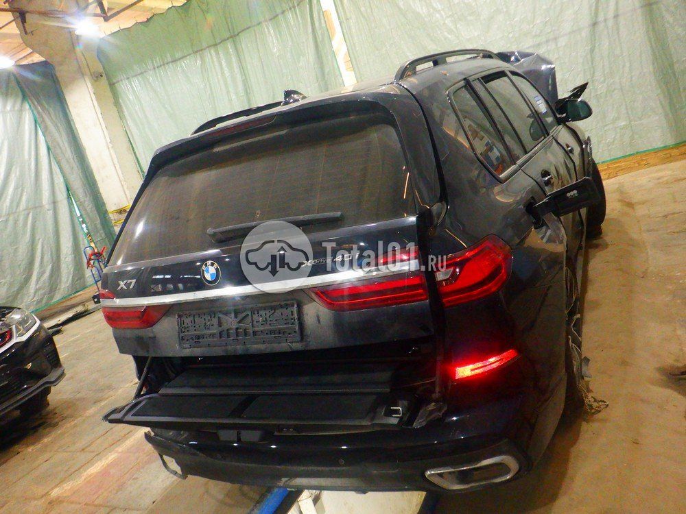 Фото BMW X7 12