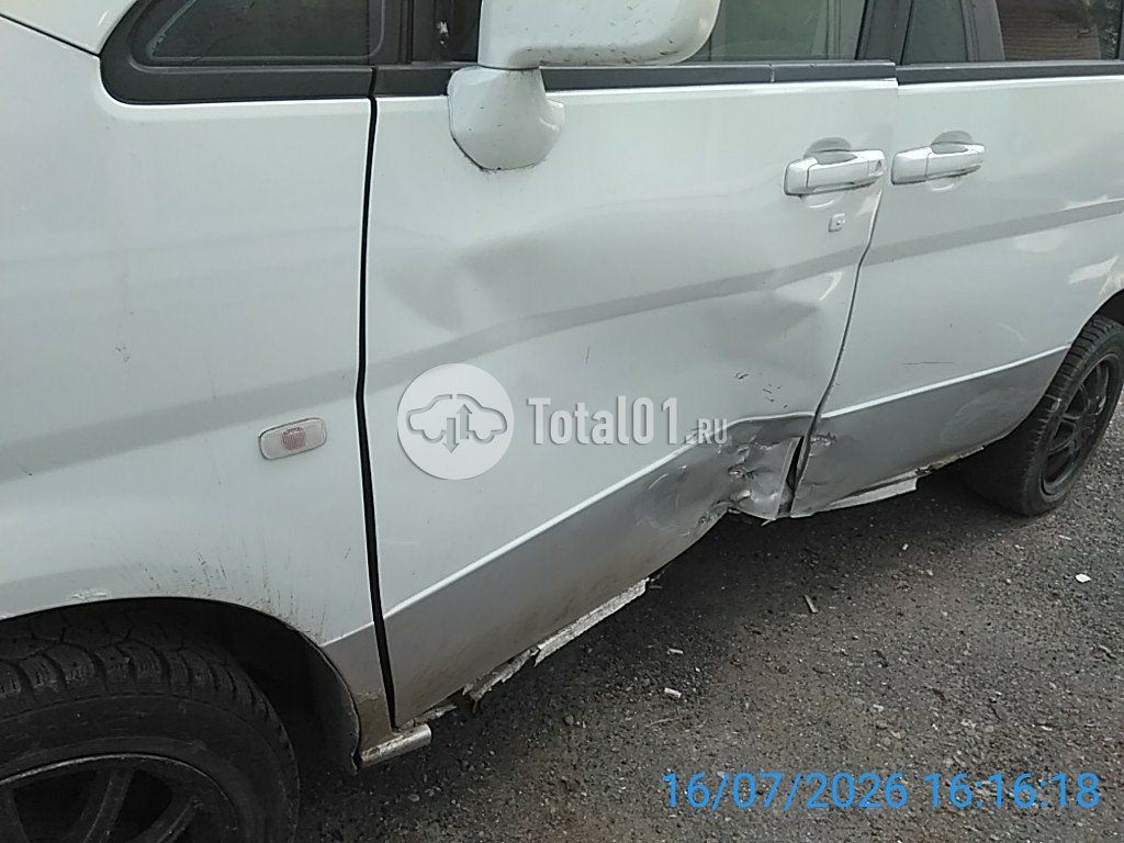 Фото Nissan Serena 16