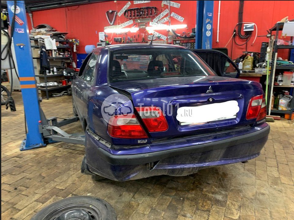 Фото Mitsubishi Carisma 6