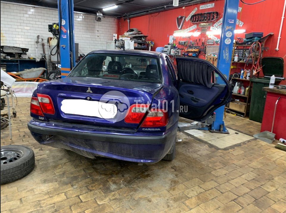 Фото Mitsubishi Carisma 8